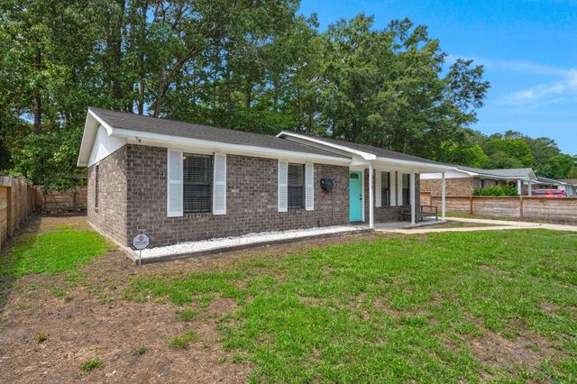313 Dorchester Manor Boulevard, North Charleston, SC 29420