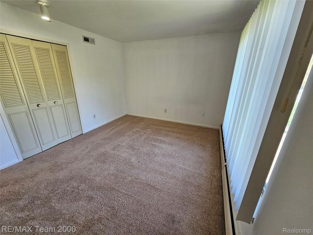 33234 KINGSLANE 11, Farmington, MI 48336