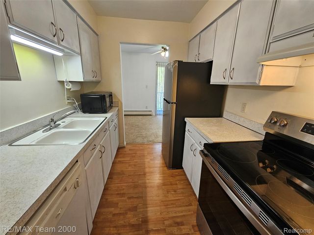 33234 KINGSLANE 11, Farmington, MI 48336