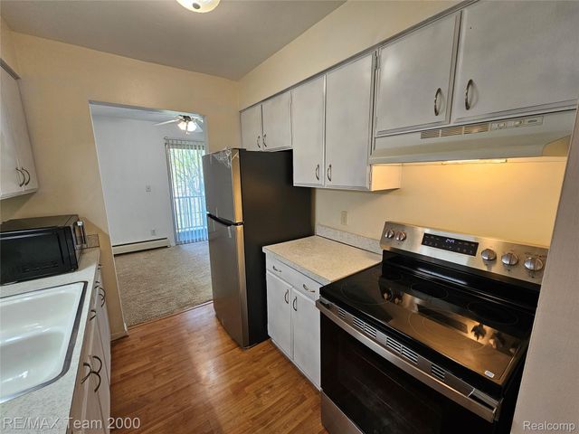 33234 KINGSLANE 11, Farmington, MI 48336