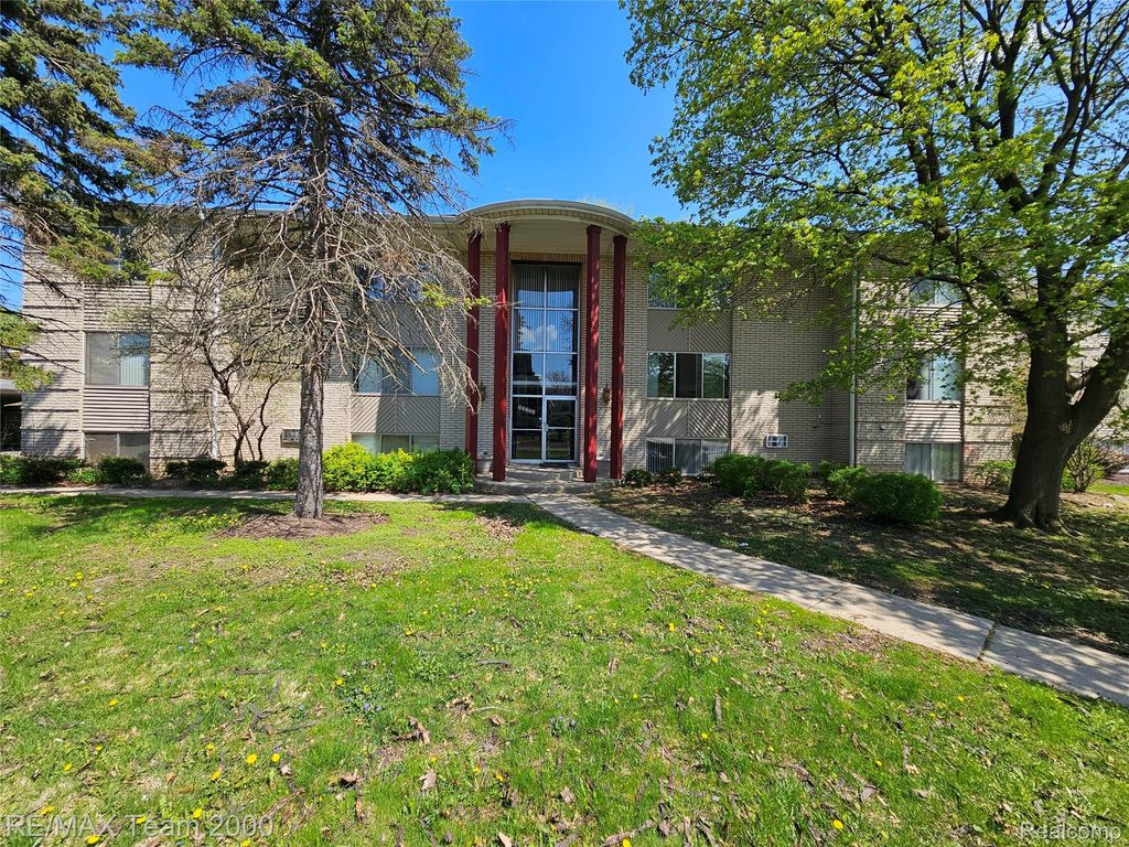 33234 KINGSLANE 11, Farmington, MI 48336