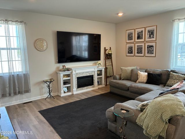 2 Minnow Avenue, Barnegat, NJ 08005