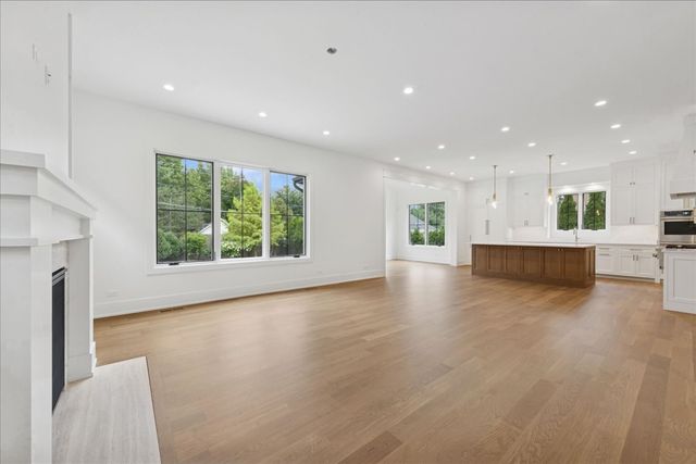 153 S Kenmore Avenue, Elmhurst, IL 60126