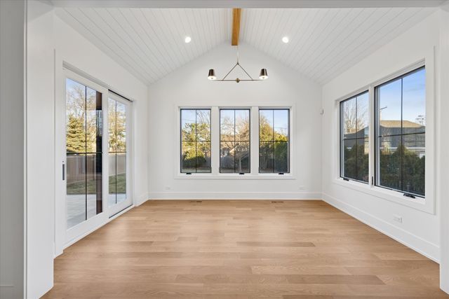 153 S Kenmore Avenue, Elmhurst, IL 60126