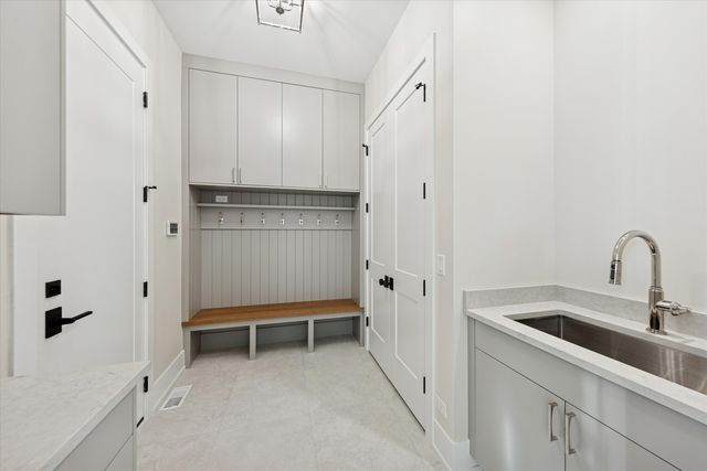 153 S Kenmore Avenue, Elmhurst, IL 60126