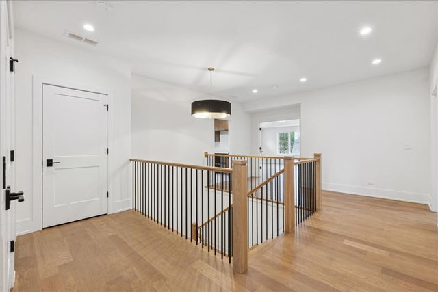 153 S Kenmore Avenue, Elmhurst, IL 60126