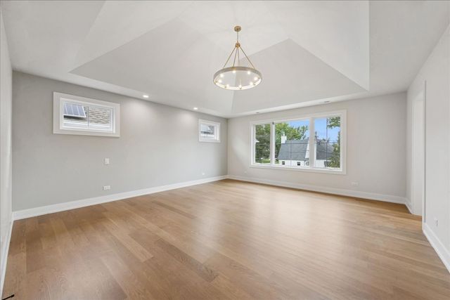 153 S Kenmore Avenue, Elmhurst, IL 60126