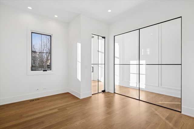 153 S Kenmore Avenue, Elmhurst, IL 60126