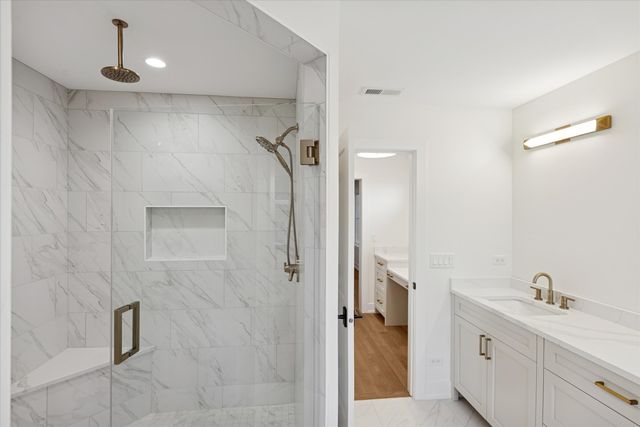 153 S Kenmore Avenue, Elmhurst, IL 60126