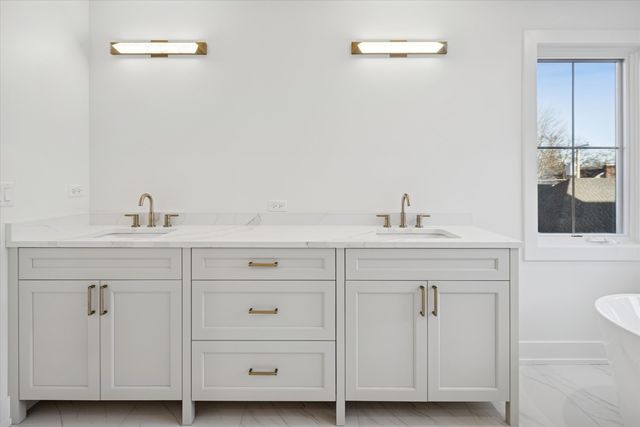 153 S Kenmore Avenue, Elmhurst, IL 60126