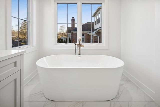 153 S Kenmore Avenue, Elmhurst, IL 60126