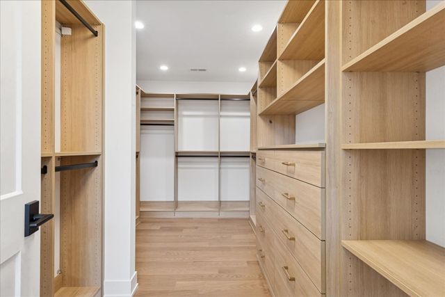 153 S Kenmore Avenue, Elmhurst, IL 60126