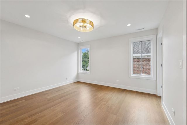 153 S Kenmore Avenue, Elmhurst, IL 60126