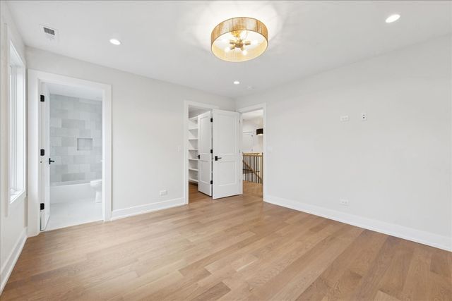 153 S Kenmore Avenue, Elmhurst, IL 60126