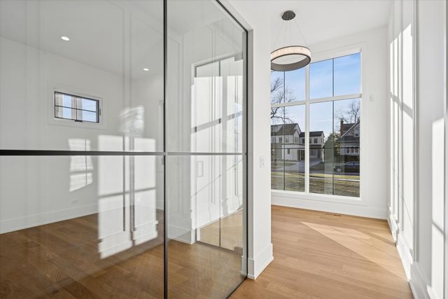 153 S Kenmore Avenue, Elmhurst, IL 60126