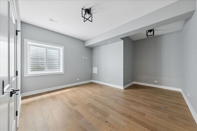 153 S Kenmore Avenue, Elmhurst, IL 60126