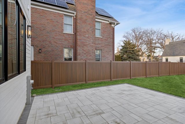 153 S Kenmore Avenue, Elmhurst, IL 60126