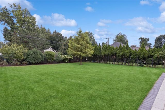 153 S Kenmore Avenue, Elmhurst, IL 60126