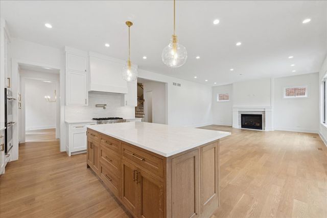 153 S Kenmore Avenue, Elmhurst, IL 60126