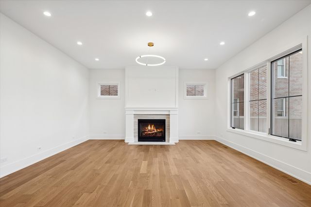 153 S Kenmore Avenue, Elmhurst, IL 60126