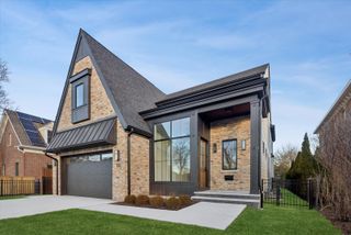 153 S Kenmore Avenue, Elmhurst, IL 60126