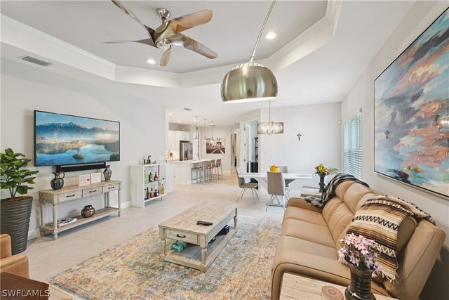 2139 Marquesa CIR, Naples, FL 34112