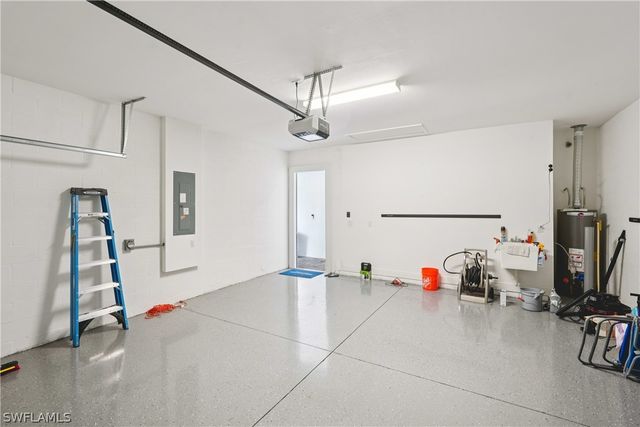 2139 Marquesa CIR, Naples, FL 34112