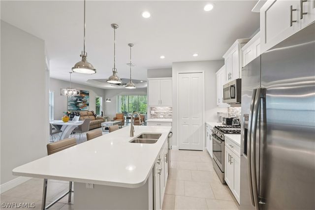 2139 Marquesa CIR, Naples, FL 34112