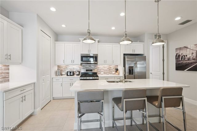 2139 Marquesa CIR, Naples, FL 34112