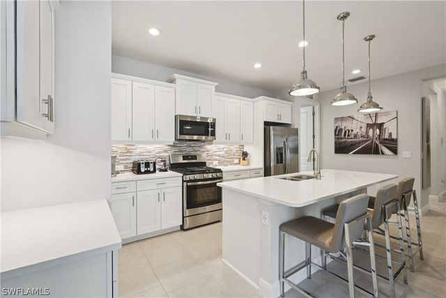 2139 Marquesa CIR, Naples, FL 34112