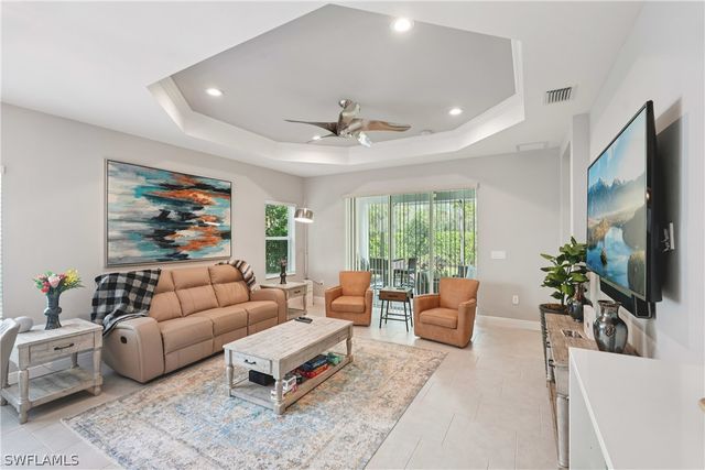 2139 Marquesa CIR, Naples, FL 34112