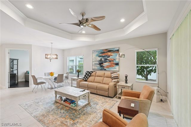 2139 Marquesa CIR, Naples, FL 34112