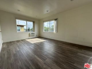 13233 Oxnard Street 4, Van Nuys (los Angeles), CA 91401