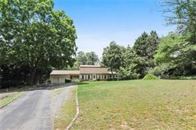 119 Woodlawn NE Drive, Marietta, GA 30067