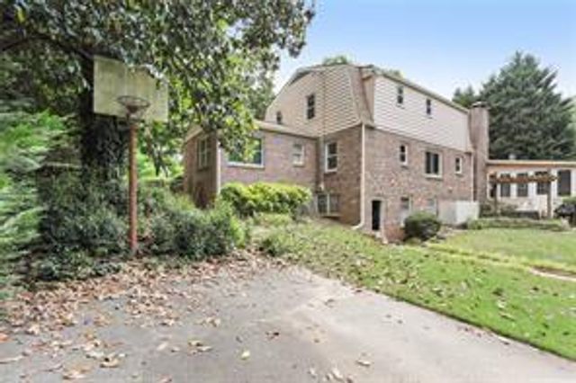 119 Woodlawn NE Drive, Marietta, GA 30067