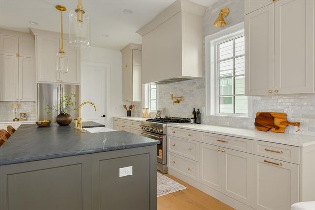461 47TH AVENUE N, St Petersburg, FL 33703