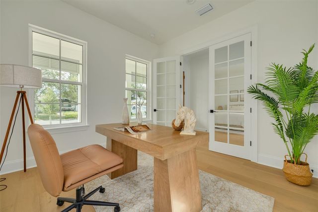 461 47TH AVENUE N, St Petersburg, FL 33703