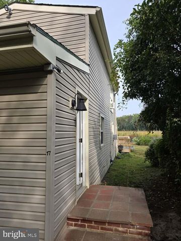 17 HIGGINSVILLE LN, Mount Royal, NJ 08061