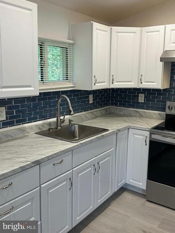 17 HIGGINSVILLE LN, Mount Royal, NJ 08061