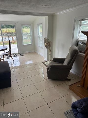 17 HIGGINSVILLE LN, Mount Royal, NJ 08061