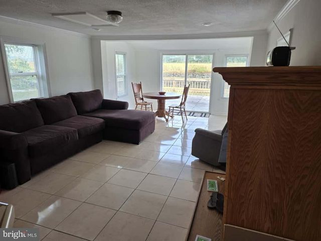 17 HIGGINSVILLE LN, Mount Royal, NJ 08061