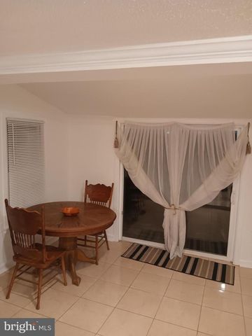 17 HIGGINSVILLE LN, Mount Royal, NJ 08061