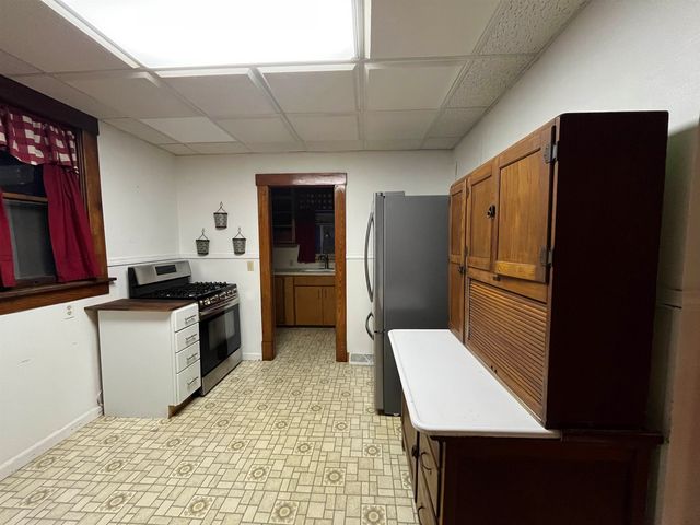 646 Gypsum Ave, Salina, KS 67401