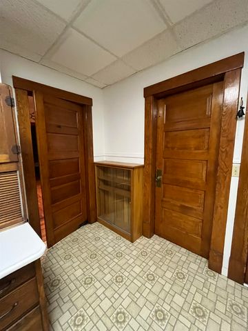 646 Gypsum Ave, Salina, KS 67401