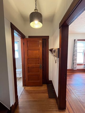 646 Gypsum Ave, Salina, KS 67401