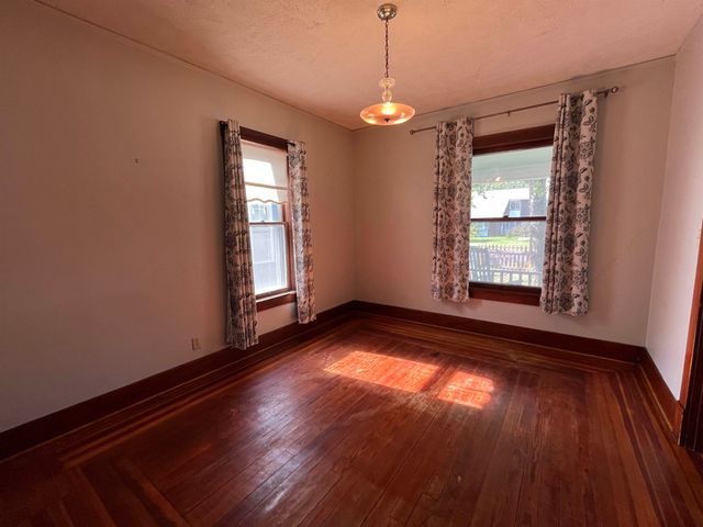 646 Gypsum Ave, Salina, KS 67401