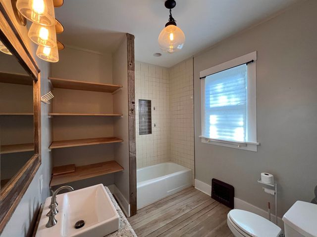 646 Gypsum Ave, Salina, KS 67401