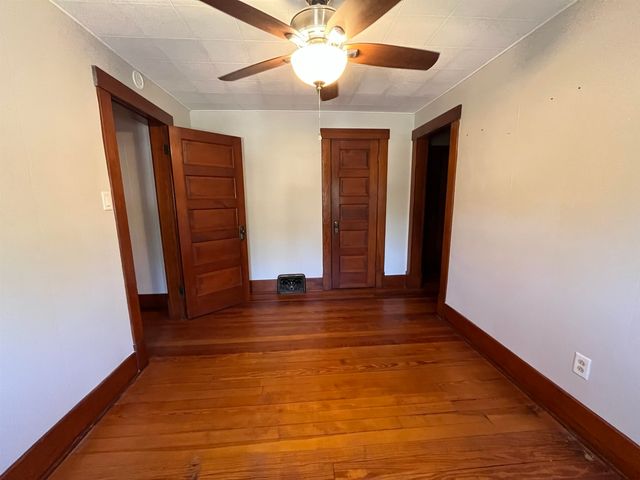 646 Gypsum Ave, Salina, KS 67401