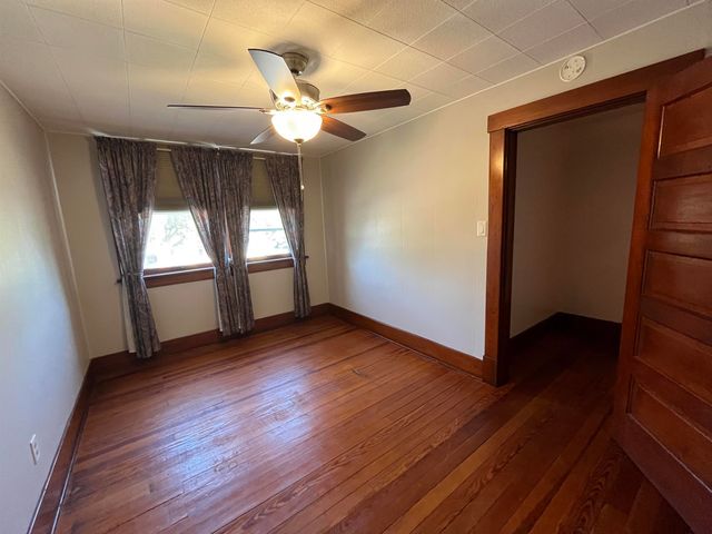 646 Gypsum Ave, Salina, KS 67401