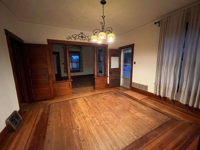 646 Gypsum Ave, Salina, KS 67401